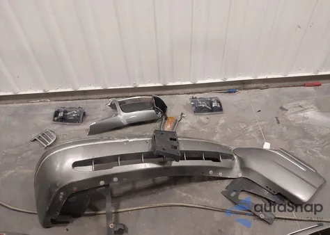 2004 Ford Crown Victoria Lx z USA, uszkodzony, nr VIN 2FAFP74W74X125149